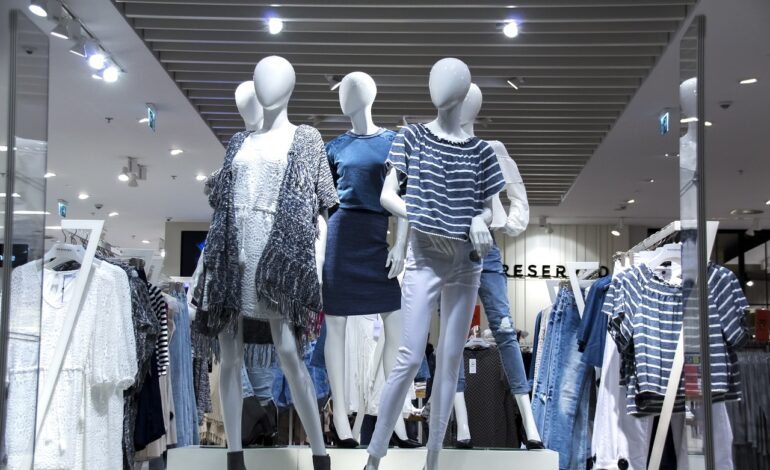 FederModa: Saldi Estivi Spesa in Calo, ma il Turismo Spinge lo Shopping di Qualità