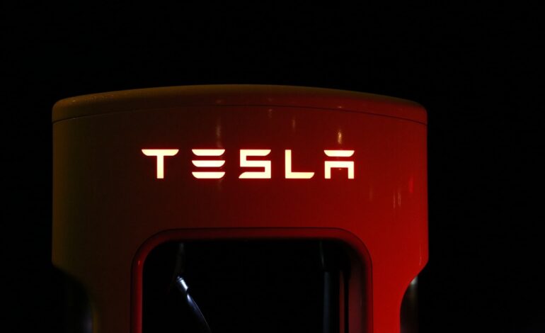 Tesla Cybertruck: Elon Musk svela il pick-up elettrico: fusione di tecnologia e potenza