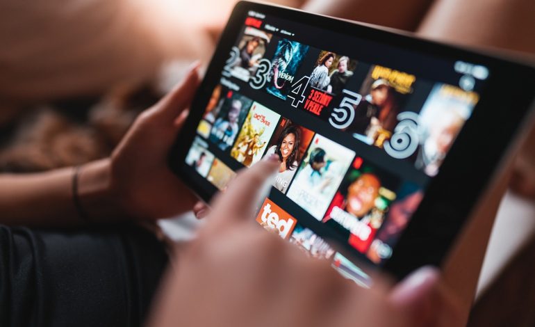 Netflix punta ad espandere il suo modello di business con il supporto della pubblicità